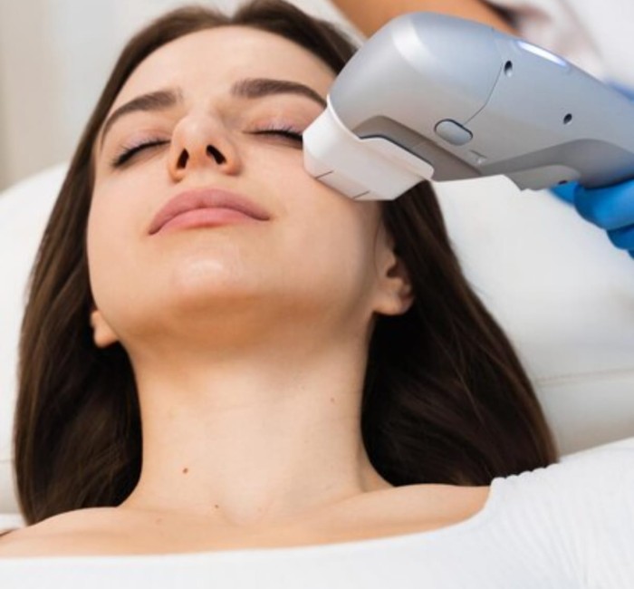 performing HIFU treatment at auro skin clinic